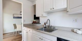 Beautiful 1 bed 3rd floor (top) condo in lakeside community in Culver City Gallery 13