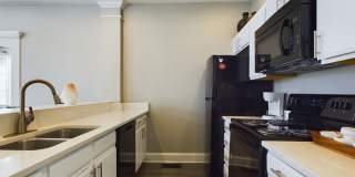 Linden Square Gallery 59