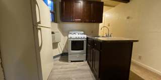 Cozy Two Bedroom Apartment in Oakland! On-Site Laundry  Air Conditioning! Call Now! Gallery 1