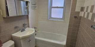 Large 3-bed/1-bath Apartment in the Heart of Rogers Park! Gallery 12