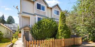Beautiful 3-Bedroom Townhome Near Licton Springs Park Gallery 1