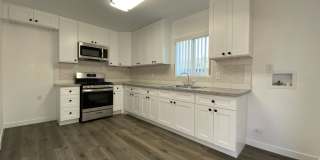 Stunning 2 Bedroom 1 Bath Home in a Private Oasis! Gallery 1