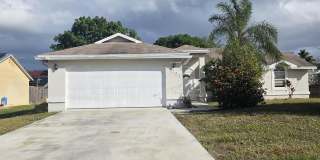 2081 SE Stonecrop Street Gallery 1