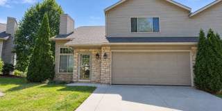 Bright 2 Bed Townhome by Essex Park Bright 2 Bed Townhome by Essex Park Gallery 1