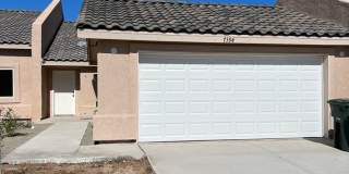 3 BEDROOM TOWNHOME! Gallery 1