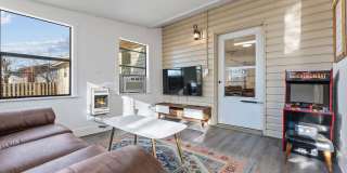 407 NW H Street Gallery 23