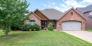 Wonderful Bentonville Home in Quiet Neighborhood Gallery 1