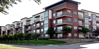 Crest at Las Colinas Gallery 40