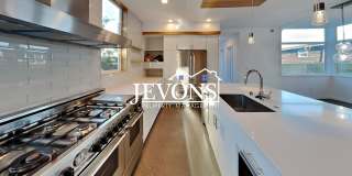 Luxury single-family home with inclusive water, sewer, and garbage Gallery 4