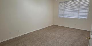 2709 W Redwood Lane Gallery 12