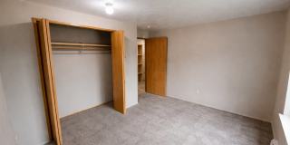 2 Week Special - 3BR Home w/ Garage, Yard & Fireplace Gallery 12