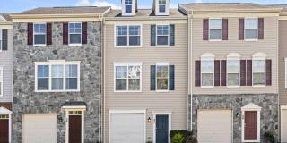 3-Level Townhome in Woodstream! Gallery 1