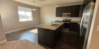 Beautiful 5 Bedroom, 3 Bath Executive Home in the Pointe! Gallery 17