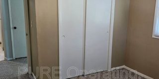 2011 S 7th St Gallery 12