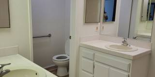 2 BR / 2 BA Condo with Spectacular Views Near Patrick Henry High School Gallery 18
