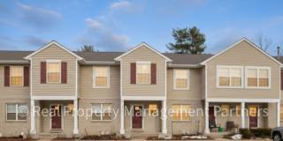 Forest Hills 3 Bed Townhome with Garage, Pond View and Some Utilities Included Gallery 1