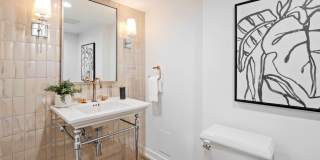 200 E Delaware Place Gallery 28