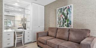 175 Gran Via Gallery 26