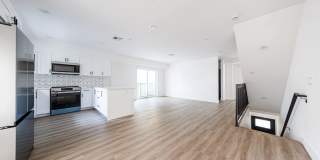 Massive Luxury 4 Beds with 2-3 Parking Spots Gallery 24