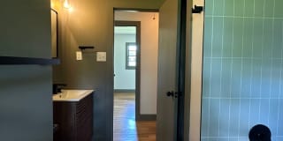 Updated 3 Bedroom House on the Eastside Gallery 25