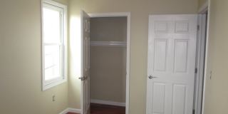 2 Bedroom, 1 Bath Townhome in trendy Bloomfield.  Convenient! Gallery 16