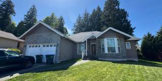 3 Bedroom, 3 Bathroom House - Walking distance to the beach Gallery 1