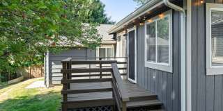 Kennydale Rambler with parking- Close to Lake Washington Gallery 32