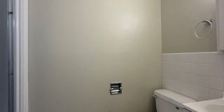527 W Eastman Street Gallery 11