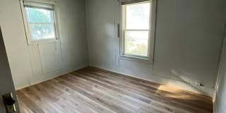 2 bedroom 1.5 Bathroom House! Gallery 3