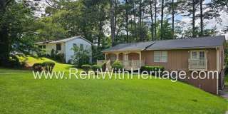 GREAT HOME / 3 BEDROOMS AND BONUS ROOM / GREAT LOCATION /  PRIVATE FENCED YARD Gallery 1