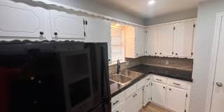 Newly remodeled 3 bed 1 bath garage conversion with monitored security! Gallery 9