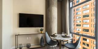 433 N Wells St Gallery 6