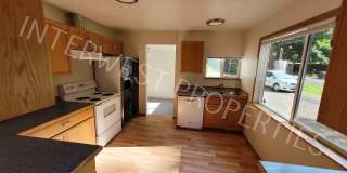 Cozy 3 bd House in Oregon City with Garage, Storage, & W/D Hookups! Gallery 9