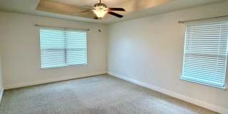 Spacious 4-Bedroom Home - Great Location Gallery 9