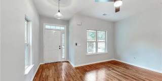 Room in 4 Bedroom Home at Harlan Rd SW Gallery 19