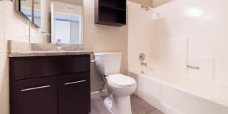 The Vantage Gallery 32