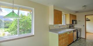 West Olympia 2bd 1 bath Cottage Rambler with Garden Space Gallery 9