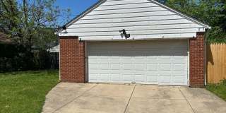 Brick 4 Bedrooms house is South Euclid With 2 Cars Detached Garage for Rent Gallery 42
