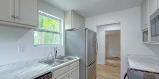 RENOVATED 4/2 in Walkable Location, Stainless Steel Appliances, & Garage/Workshop! Available NOW for $1850/month! Gallery 14