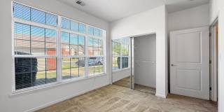 Grand Lakeside Escape: Spacious 3-Bedroom Retreat in Lakeshore Community Gallery 50