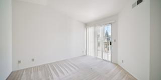 Spacious Townhome Located in the Highly Desirable Shadow Ridge Community of Oak Park Gallery 15