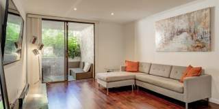 8400 De Longpre Avenue Gallery 9