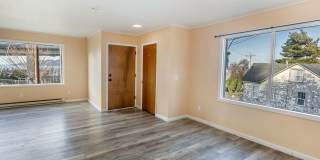 $500 OFF Special - Beautiful 4 Bed/1 Bath Home in Astoria Gallery 17