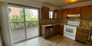 3 Bedroom 2 1/2 Bathroom Townhouse- CLOSE TO MSU- Gallery 14