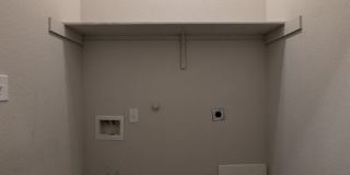 3/2/2 Duplex near Hwy 46 /Fridge Included / No Carpet / Fenced Backyard / CISD *2 weeks free rent* Gallery 28