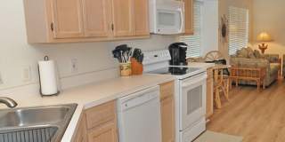 OFF-SEASON 2026 : 2 Bedroom 2 Bath Furnished Rental in Vanderbilt Lakes Gallery 4