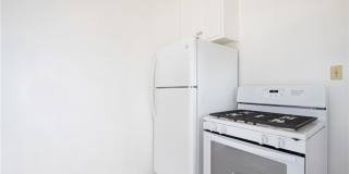 1562 Riverside Drive Gallery 8