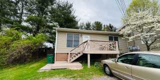 3 Bedroom, 1 Bath Duplex Gallery 1