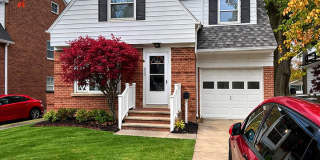 Updated 3-Bedroom Home in Lyndhurst Schools | Yard + Garage Gallery 1