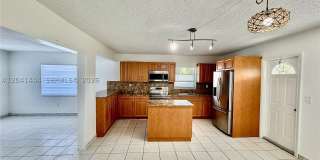 913 NW 22nd Pl Gallery 1